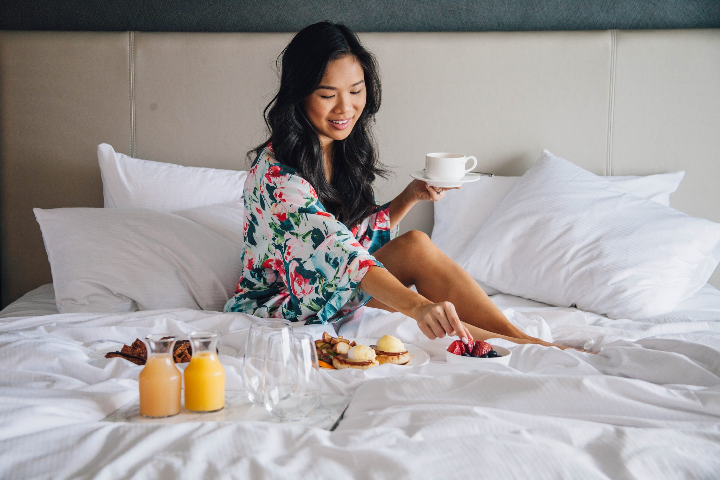 COLOR & CHIC | A staycation at Hilton Norfolk The Main - breakfast in bed