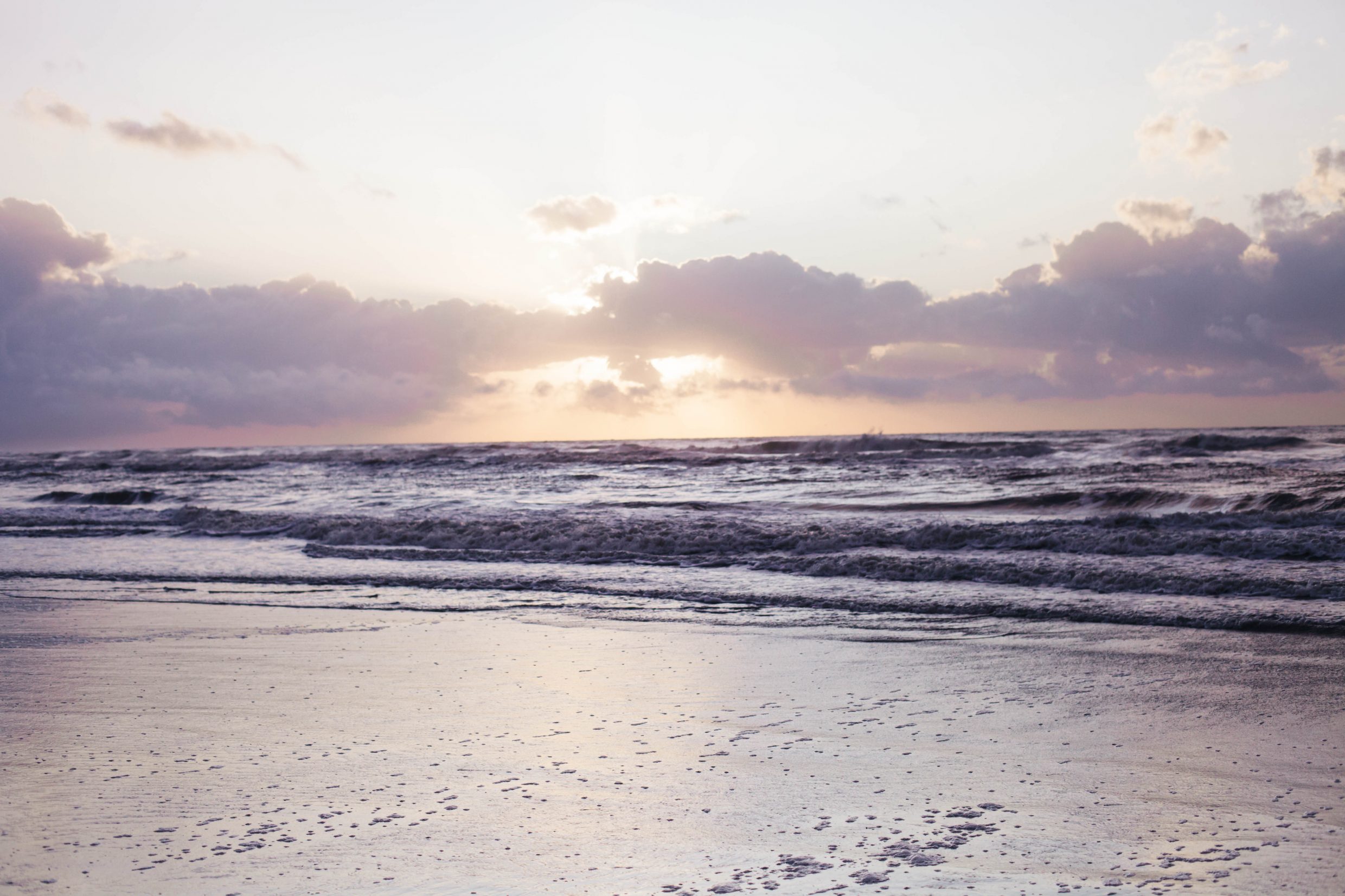 Sullivan's Island Sunrise :: Color & Chic Travel Guide for Charleston