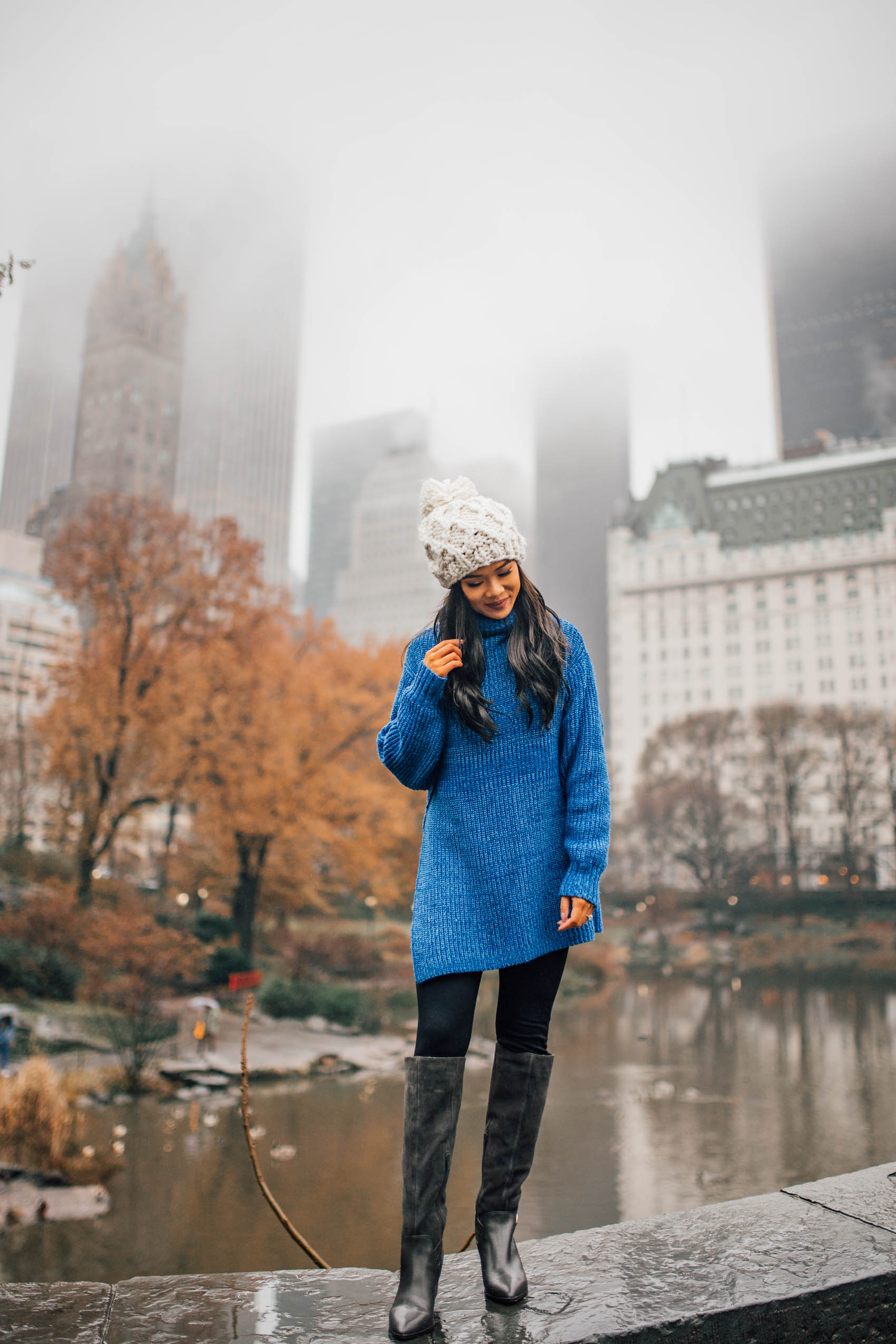 Blogger Hoang-Kim wearing a blue tunic sweater with Sole Society Daleena boots and chunky knit beanie